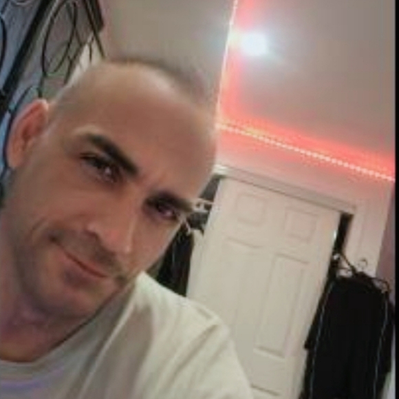 Meet your Posher, Calton - Picture 2 of 2